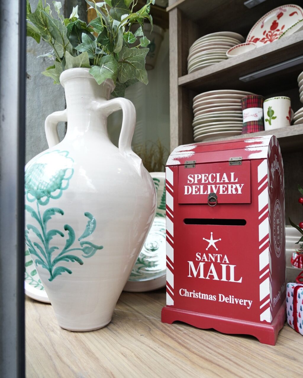 Instagram post from ceramicalosarrayanes. This post is in position 2.