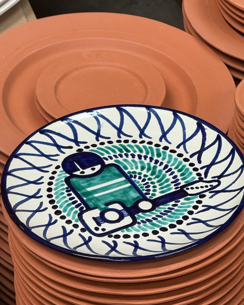 Instagram post from ceramicalosarrayanes. This post is in position 1.