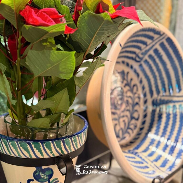 Instagram post from ceramicalosarrayanes. This post is in position 2.